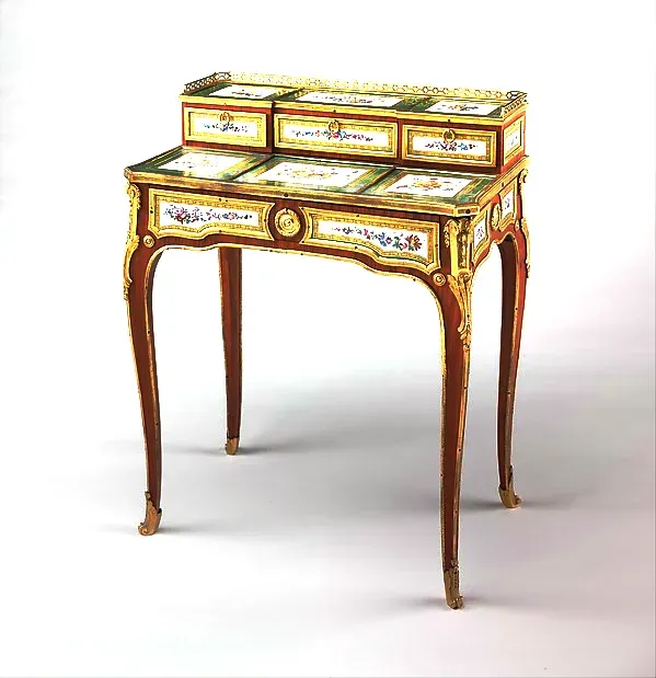 Small writing desk